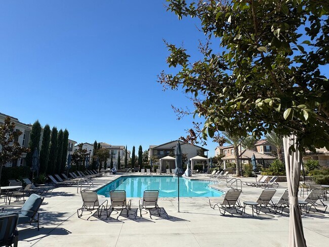 Building Photo - Beautiful 3Bd/2.5Ba Home in Gated Prado Co...