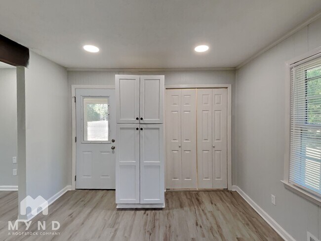 Building Photo - 944 Scoggins Rd