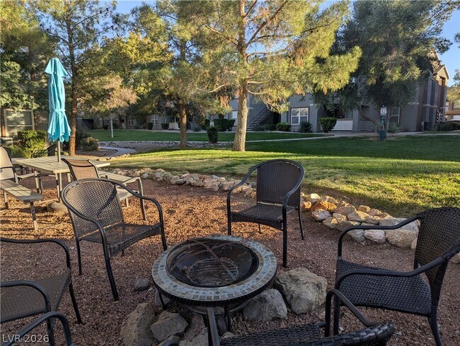 Building Photo - 555 E Silverado Ranch Blvd