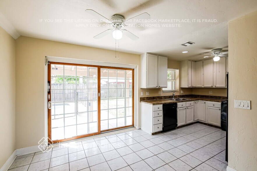 Building Photo - 1755 SW 37th Way