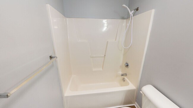 Building Photo - Spacious home near Fort Bragg, Schools, & Shopping!