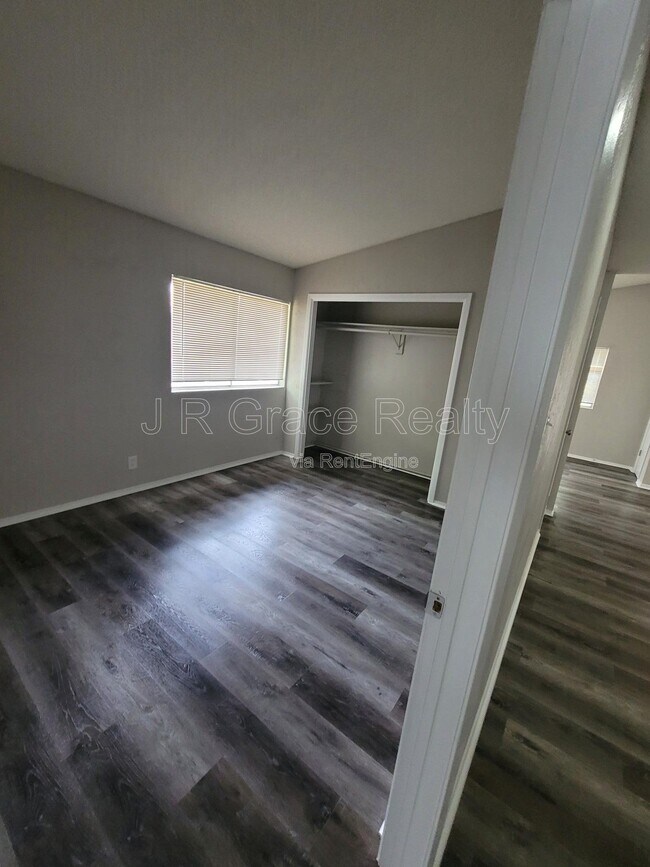 Building Photo - 2225 Charboneau Dr