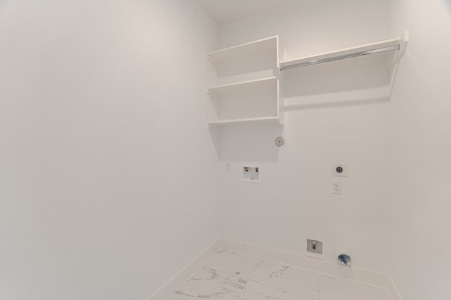 Building Photo - 7707 Inwood Grv Ln