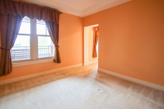 Building Photo - Bright & spacious 1Bd+ office alcove /1bth...