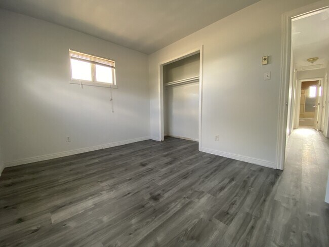 Building Photo - 267 W 500 N