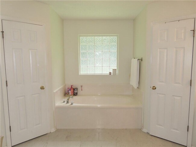 Building Photo - 9471 Homestead Dr S