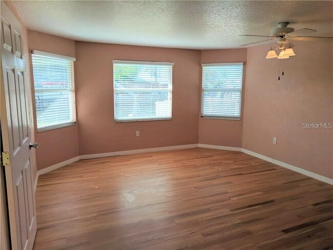 Building Photo - 3616 Royal Palm Dr