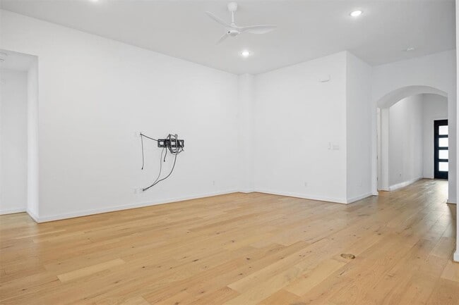 Building Photo - 1221 Texas Ash Ln