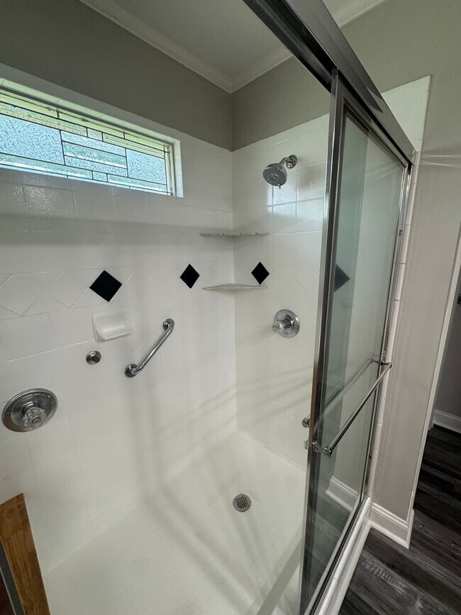 Building Photo - Arrowhead One Level