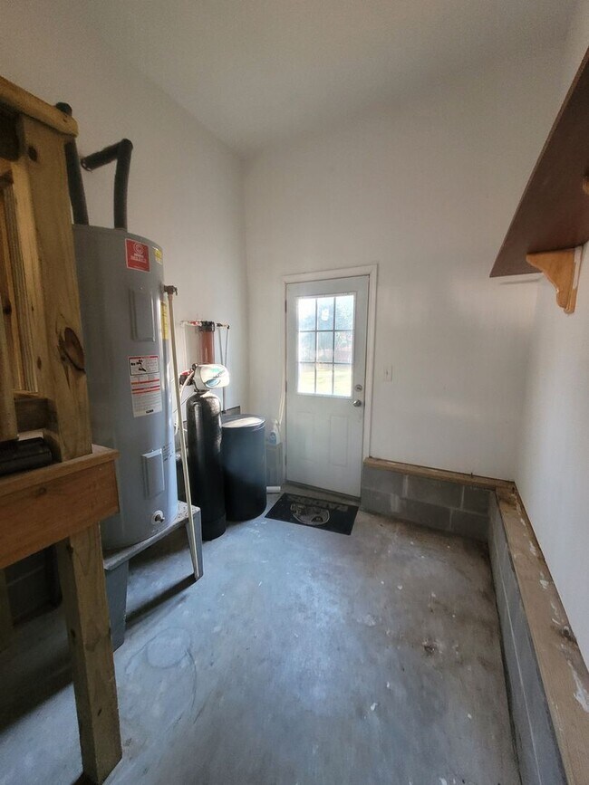 Building Photo - 8351 Thomas Jefferson Way