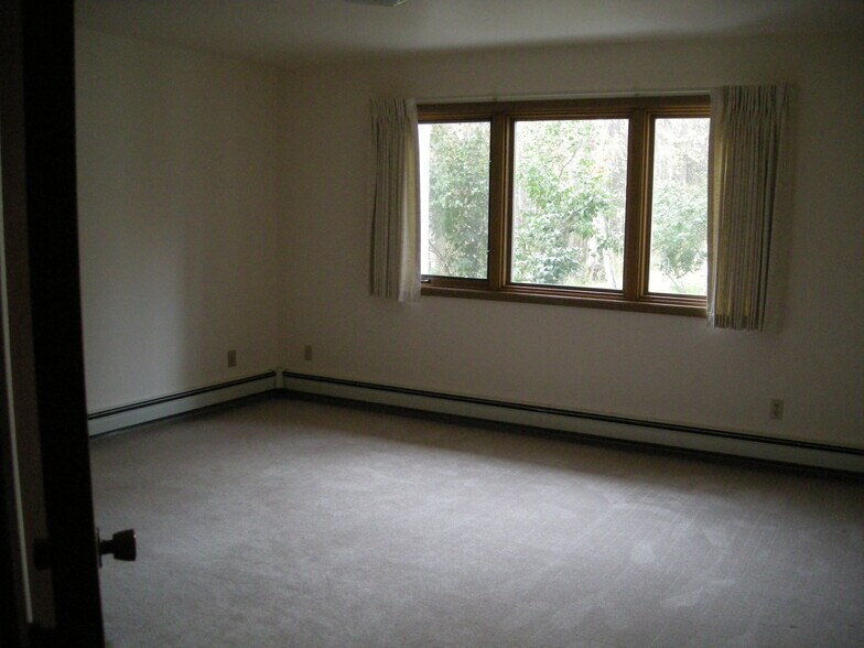 Building Photo - 700 W 47th Ave