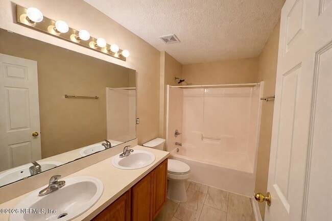 Building Photo - 15677 Moss Hollow Dr