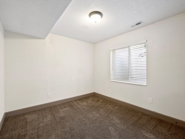Building Photo - 25 E 2250 N