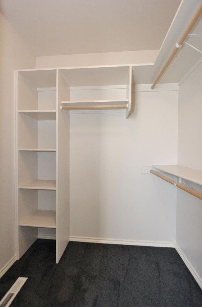 Building Photo - Clean home in Quiet Neighborhood