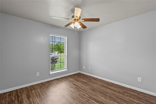 Building Photo - 122 Green Isle Ave