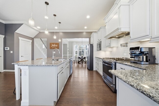 Building Photo - 1824 Hazelwood Rd