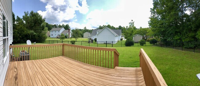 Building Photo - A Great Space on Pine Valley Court