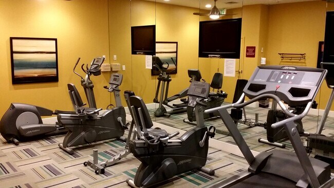 Building Photo - 931 E Walnut St