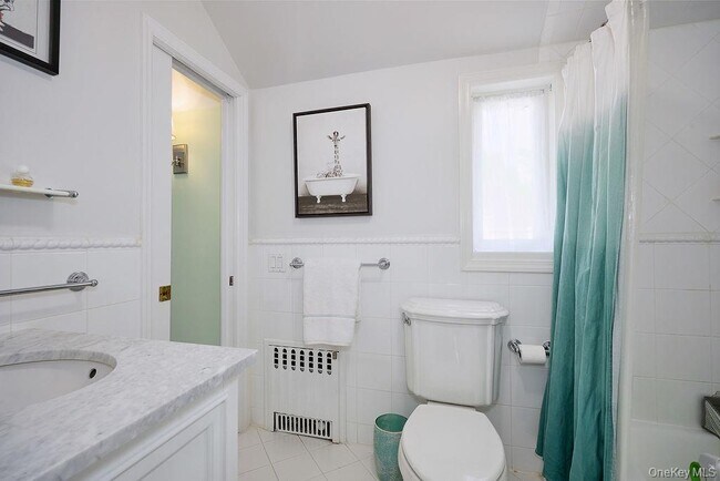 Building Photo - 4 Glenwolde Park