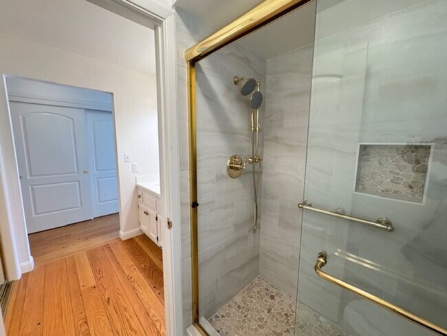 Building Photo - Single level home with pool in Whitegate c...