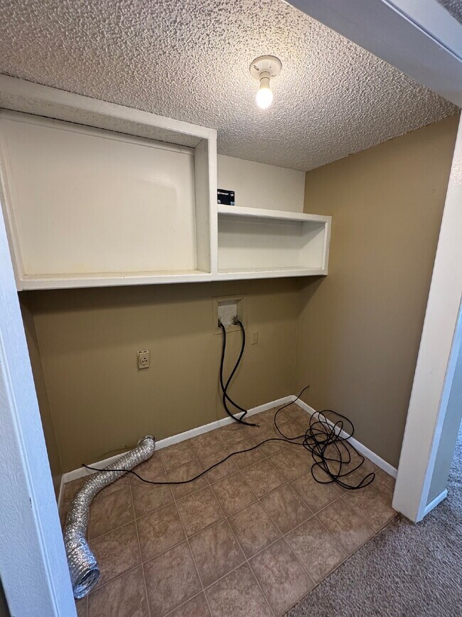 Building Photo - 6832 W Par Ln