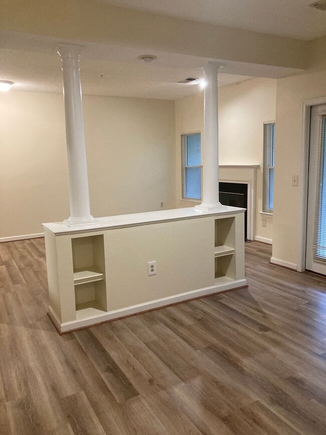 Building Photo - Beautiful 2 Bed 2 Bath Condo In Popular Oak Park Community - Water Included!