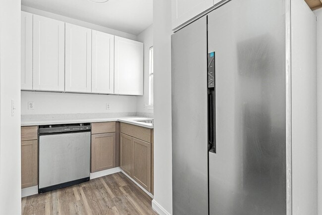 Building Photo - 18 St Clair St