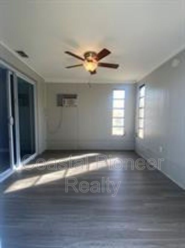 Building Photo - 1633 Marengo Dr