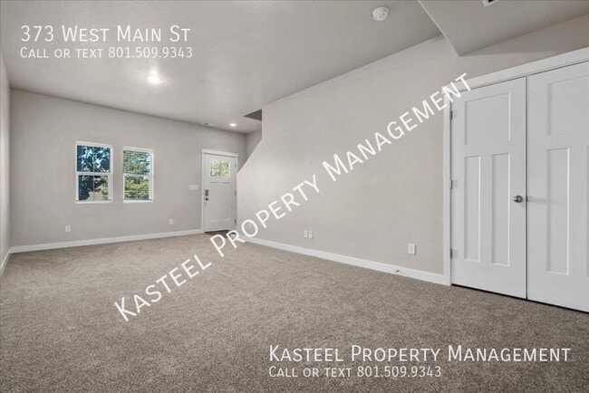 Building Photo - 373 W Main St