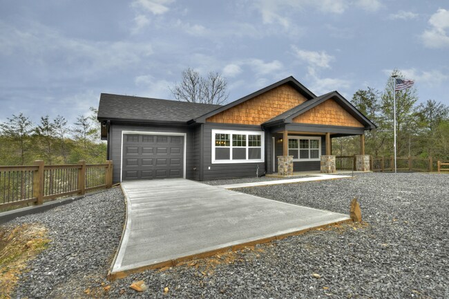 Building Photo - 64 Walnut Dr