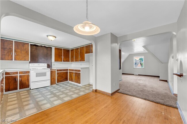 Building Photo - 3819 W 137th St