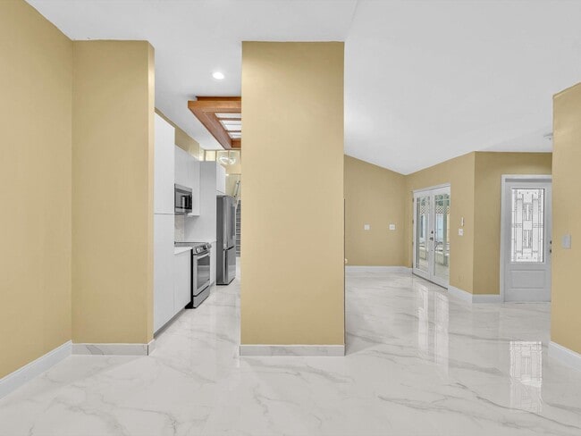 Building Photo - 12549 Woodmill Dr
