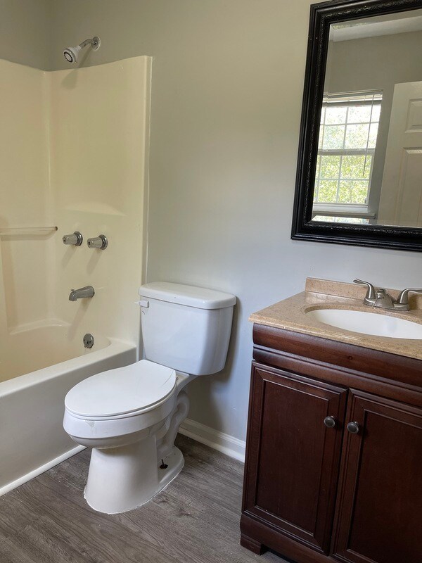 Building Photo - 104 Highland Dr