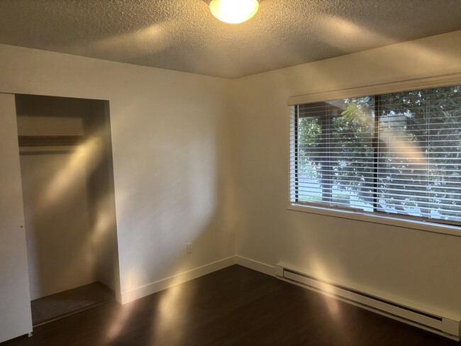 Front bedroom - 11115 24th St E