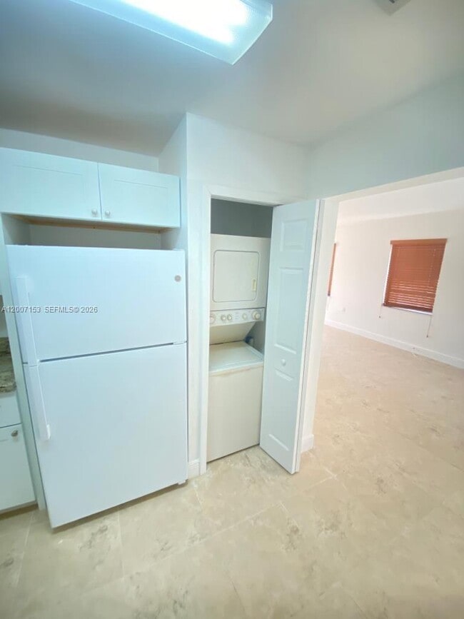 Building Photo - 881 W 37th St