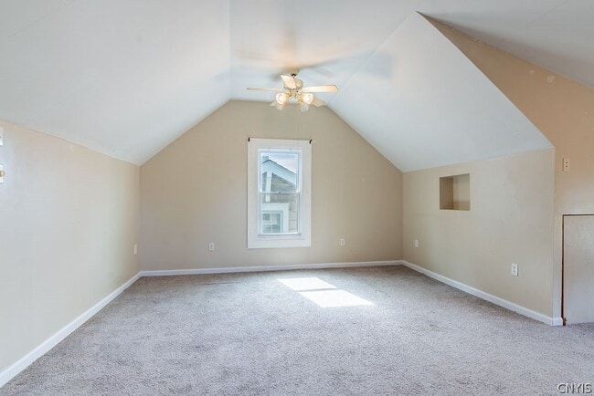 Building Photo - 325 S Midler Ave