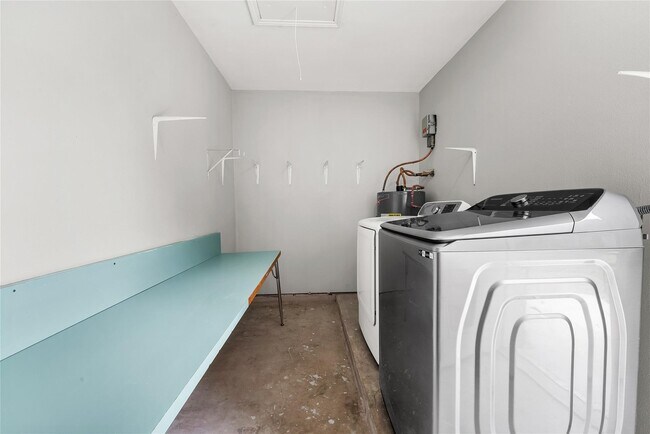 Building Photo - 135 Navajo Cir