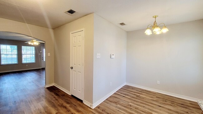 Building Photo - 3112 Travis St