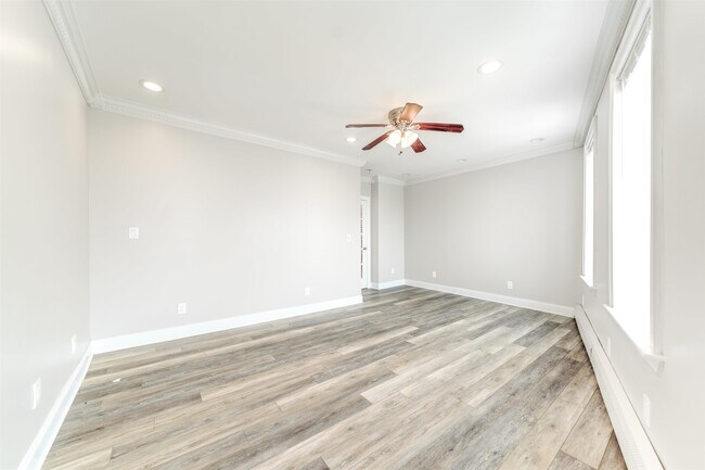 Building Photo - 369 3rd St