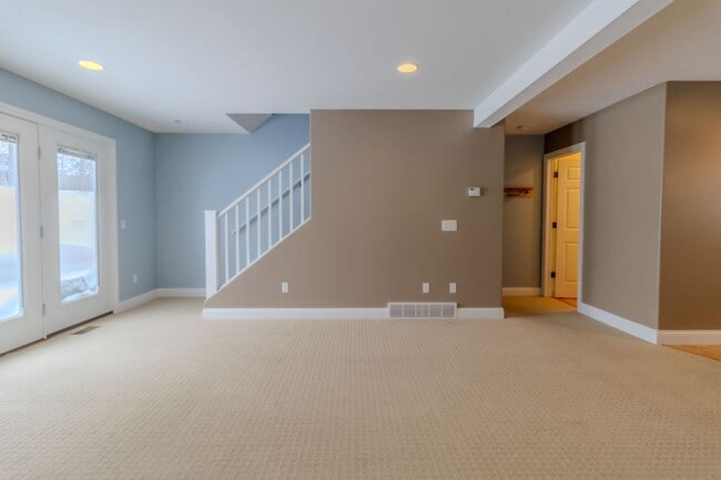 Building Photo - Modern Living Meets Cozy Charm