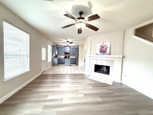Building Photo - 26430 Richwood Oaks Dr