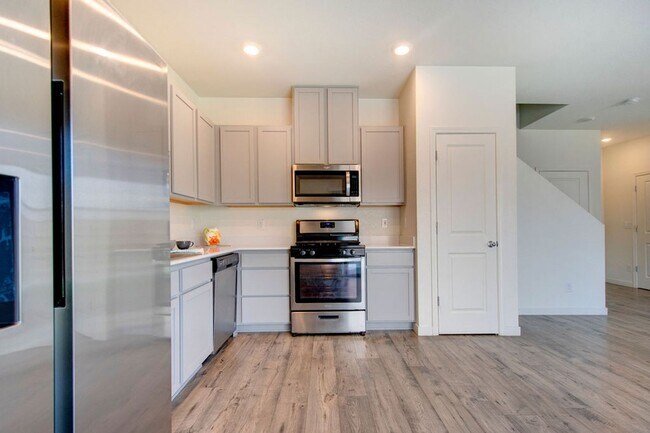 Building Photo - Terrific 4 bedroom available for rent - Al...