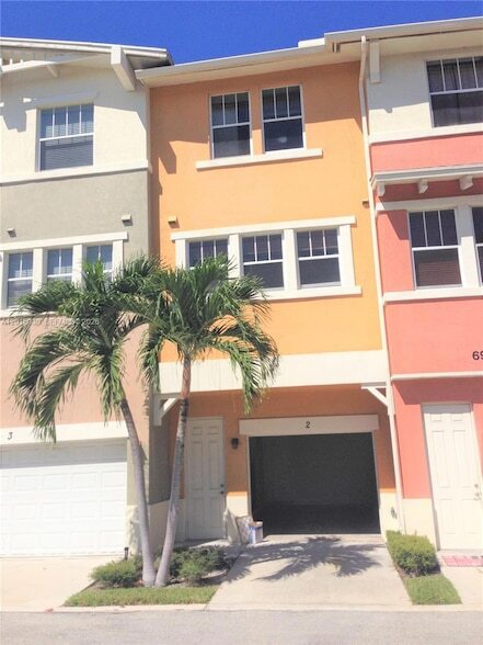 Building Photo - 690 Amador Ln