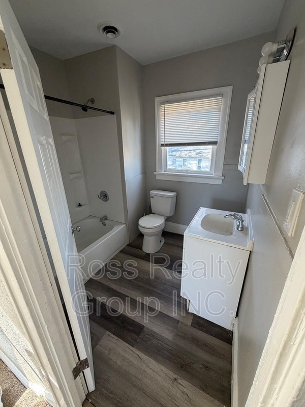 Building Photo - 400 Spencer St