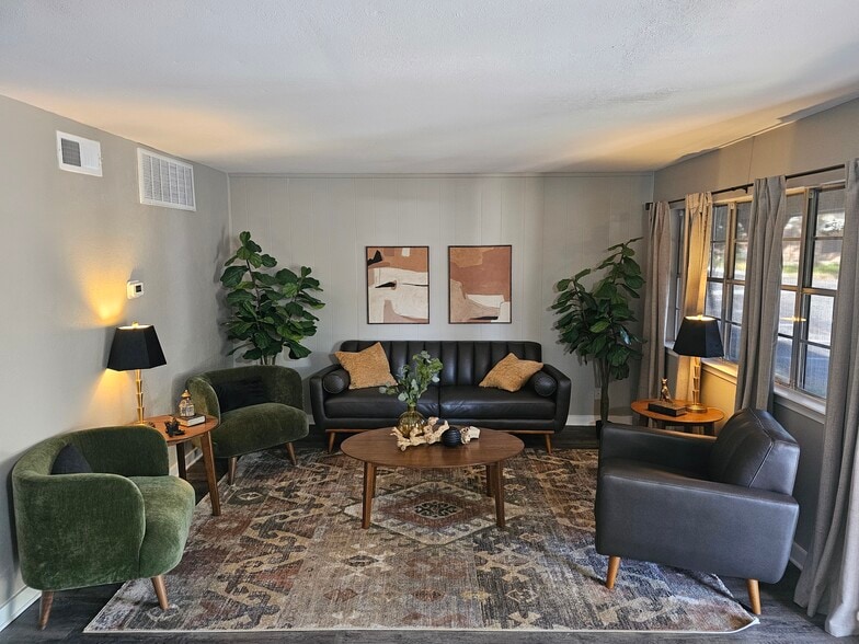 Building Photo - Castle Hill Apartments