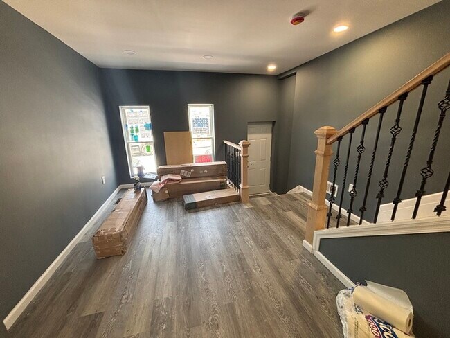 Building Photo - 2 Bedrooms plus den with 3.5 Bathrooms