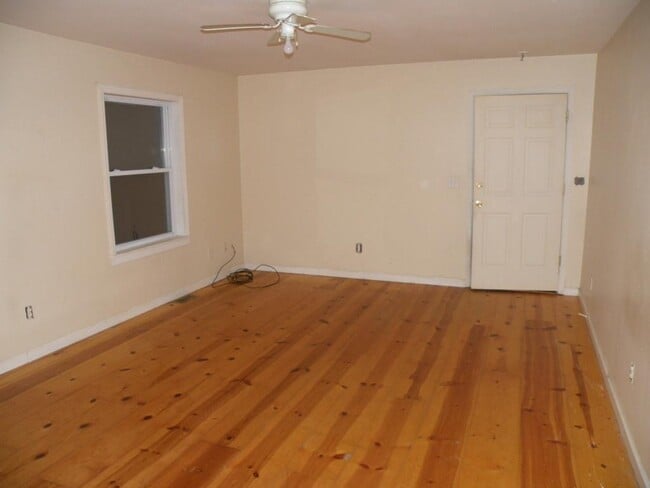 Building Photo - 618 Bean River Rd