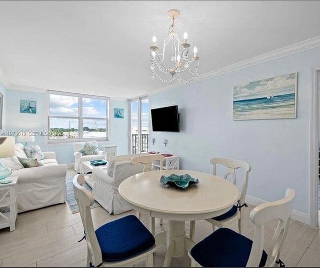 Building Photo - 1505 N Riverside Dr