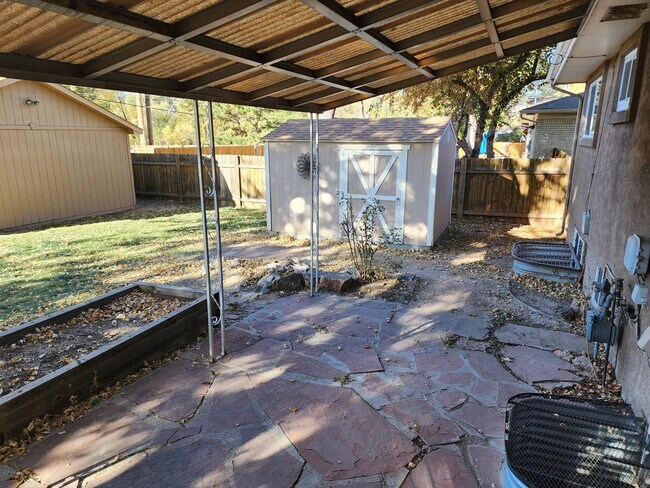 Building Photo - 2618 N Prospect St