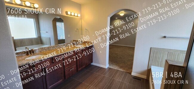 Building Photo - 7606 N Sioux Cir